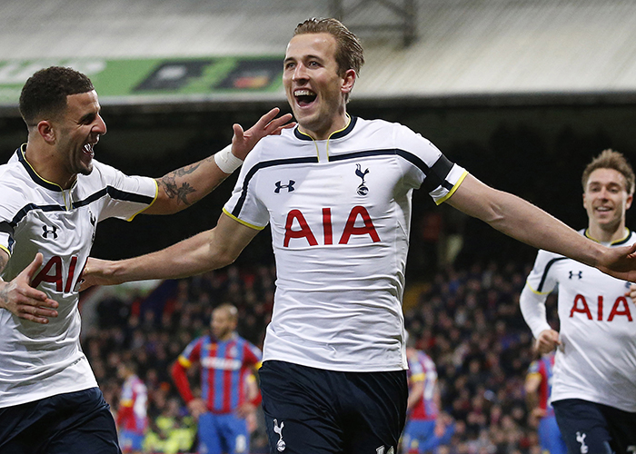 贝蒂斯进球后安东尼在包厢内庆祝，遭塞维球迷辱骂、扔杂物（贝蒂斯破门后，安东尼包厢内庆祝遭塞维球迷辱骂并遭杂物投掷）