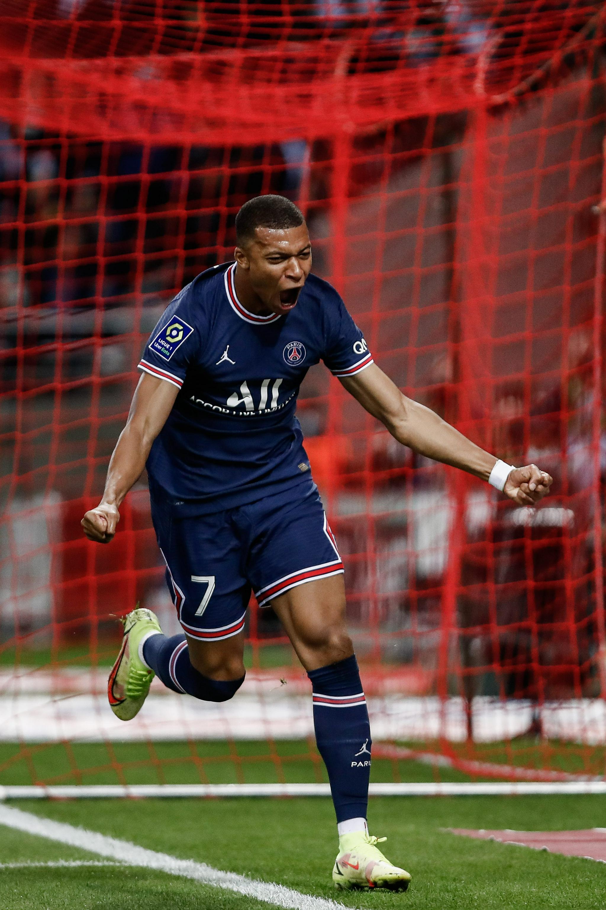 马德兴：邵佳一教练组土洋结合更受青睐，他的海外人脉有帮助（马德兴：邵佳一教练组中外融合更获青睐，海外人脉成助力）