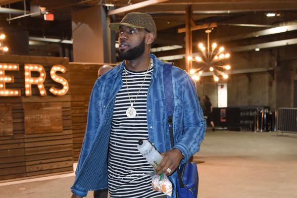 德甲半场：本塞拜尼建功，多特蒙德暂1-0弗赖堡（半场战报：本塞拜尼破门，多特蒙德暂以1-0领先弗赖堡）