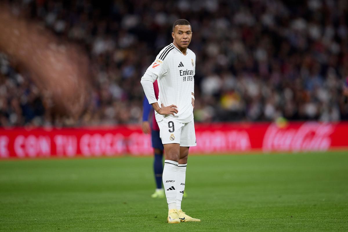 天空体育：曼联可能会考虑听取对霍伊伦的报价（天空体育：曼联可能对霍伊伦的报价持开放态度）