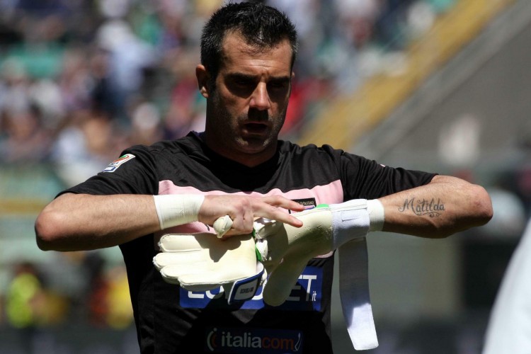 ATP总决赛第5日综述：阿卡3连胜锁定年终第一，德米纳尔赢球晋级（ATP年终总决赛第5日回顾：阿尔卡拉斯三连胜锁定年终第一，德米纳尔告捷晋级）