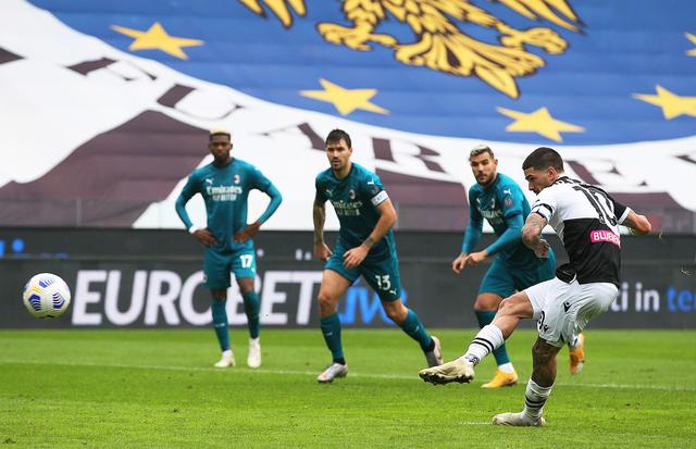 夺冠功臣！莱奥轰入21球，成鹿岛近17年来首位日职联金靴（莱奥轰入21球助队夺冠，加冕鹿岛近17年来首位J联赛金靴）