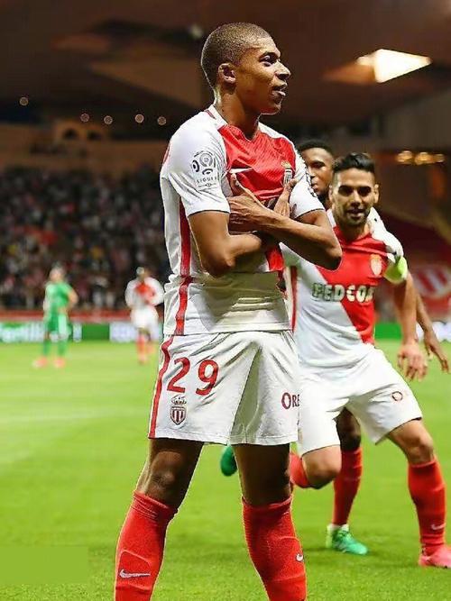 国足主帅李铁称无法选中报复球队（李铁：不可能用选人来报复国足）