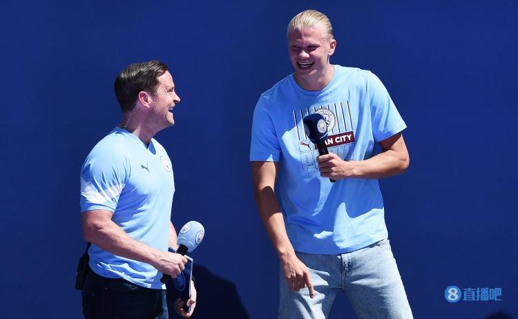 上海申花续约斯卢茨基，欲在亚冠和巴西引援中提升竞争力，期待其带领球队争冠。（申花续约斯卢茨基：力拼亚冠、升级巴西引援，盼率队冲冠）