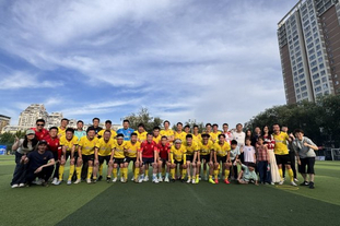 前阿森纳与切尔西后卫赞Declan Rice是顶级中场，却认为巴黎圣日耳曼的Vitinha更胜一筹（前阿森纳、切尔西后卫称赖斯已是顶级中场，但更看好巴黎的维蒂尼亚）